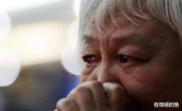 有情感的鱼 “妈，你有两个儿子，不应该住在我家”女儿说出气话，我羞愧难当