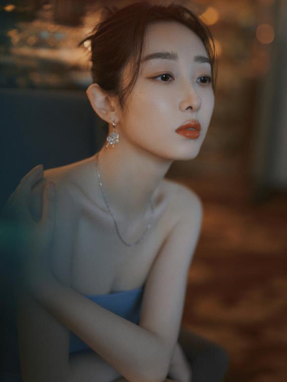 蒋梦婕|曾火得让杨幂为其做配，后逐渐沦为十八线，仅靠身材再度圈粉