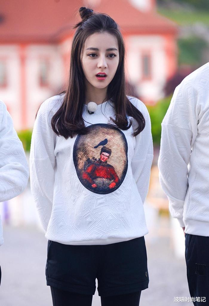 丸子头|“丸子头”已过时了！今年流行的是“苹果头”，时髦减龄、显脸小