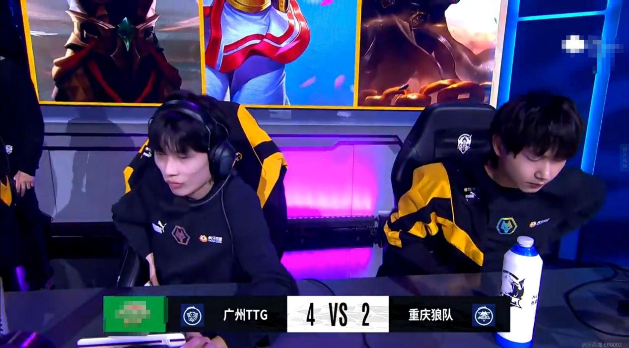 狼队|狼队遗憾止步半决赛,黎落教练BP让狼队粉丝懵了!Fly神色黯然