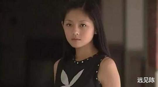 白莲花|小s远比你想的“懦弱”，在外当大众女神，回到家连大气都不敢出