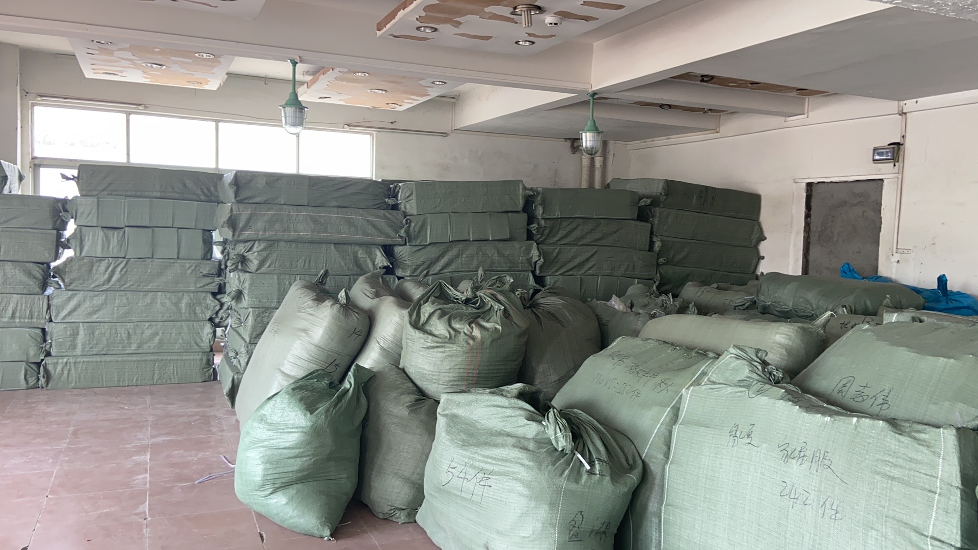 小糖果童装经验分享|童童抢品牌童装:童装批发货源哪里好又便宜?