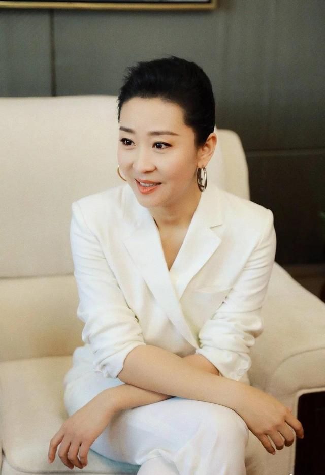 苗圃|苗圃：4岁认识王大治，和罗晋传绯闻，为何转身嫁大20岁富豪？