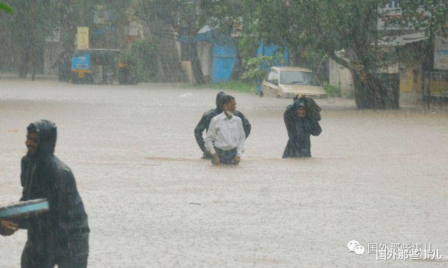 暴雨|暴雨引发山体滑坡,又有21 人遭活埋身亡 ,包括一家6口