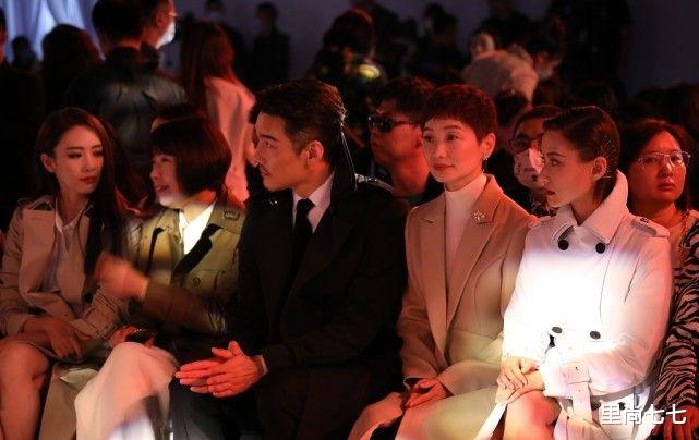 童瑶|童瑶罕浓妆艳抹为国货站台，胡兵成“交际花”，赌王女儿仪态堪忧