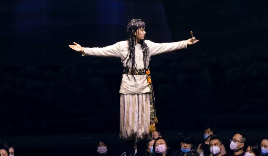 江疏影|张杰，蔡徐坤，周杰瞎回应？刘惜君发展耽误了？翻红女星被对标？