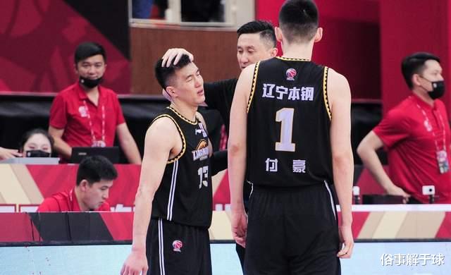 郭艾伦|郭艾伦泣不成声！赛后发26字回馈球迷，再次拥入杜锋怀中令人泪目