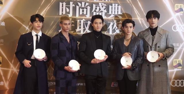 刘芸|时尚盛典群星：张雨绮性感撩人，刘芸袒露事业线，娄艺潇汉服吸睛