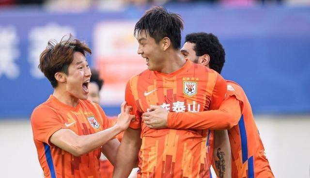 金敬道|山東泰山贏球卻受質疑，新隊長讓人無奈，孫準浩急的攤手！