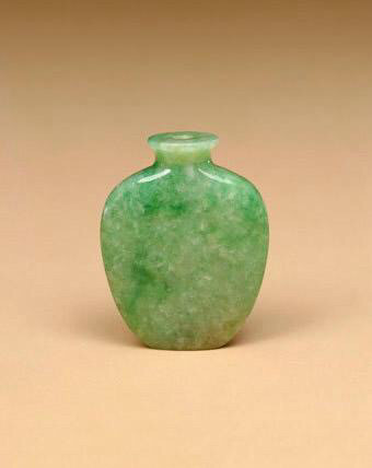 哈轩翡翠|苏州博物馆的“网红”翡翠手镯，跨越400年的美凝固于此刻