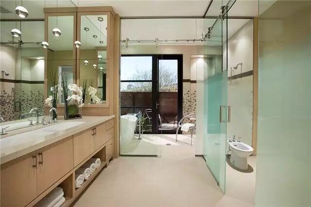 现在卫生间干湿分离设计不流行了，三分离卫生间更实用，更洁净