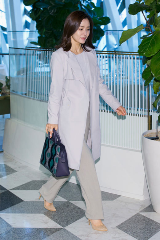 杜海涛|《地狱公使》金贤珠形象知性是44岁的美魔女、更是苏志燮唯一承认的前女友！