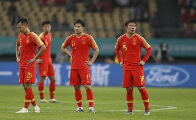 國足|預(yù)測(cè)國足未來首發(fā)陣容！僅剩1名“歸化”，鋒無力恐得到解決