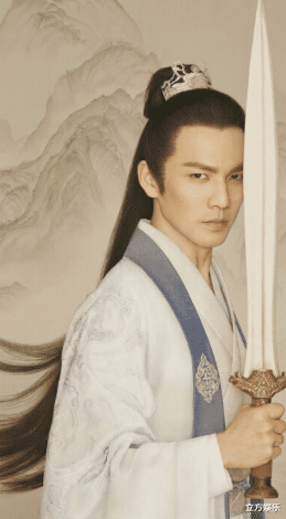 刘些宁|钟汉良新剧路透：47岁还在演古偶，身材似少年！