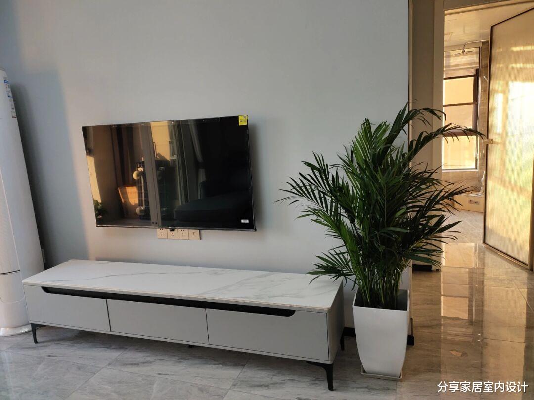 拖拉两年的新房终于可以入住,很满意地面铺灰色瓷砖,非常耐脏!