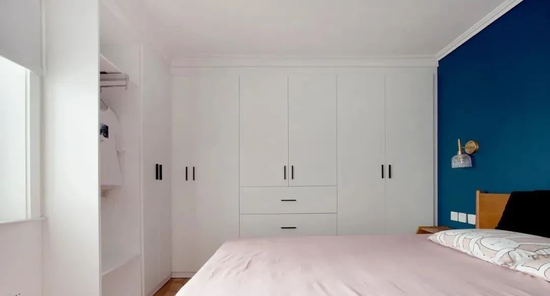 装修时尚家|L型衣柜，才是卧室里的超级收纳，转角就是个小衣帽间！