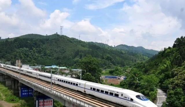 为娃学画丫|2020年国铁集团亏损555亿，建设铁路的挣钱了，运营铁路的却亏了