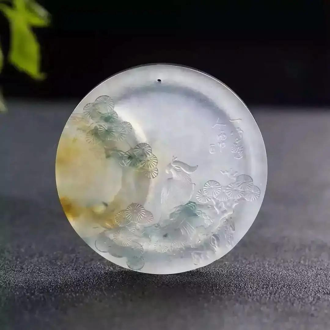 雕刻|极品三彩翡翠手镯心,雕刻师设计一鸣惊人的题材,不信你不喜欢