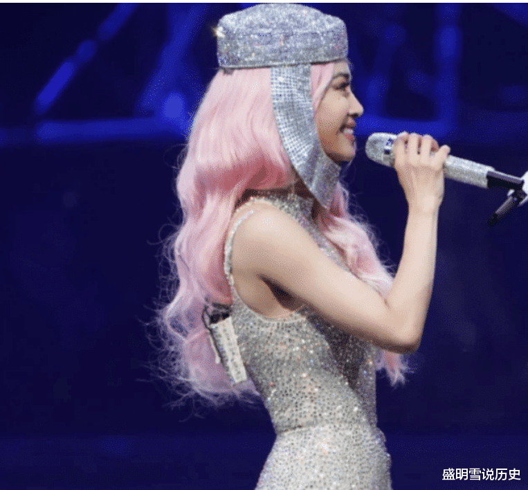 蔡依林|蔡依林的衣服有多薄?当镜头靠近时,网友:小朋友千万别看!