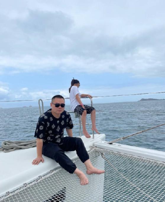 岳云鹏|穿81万天价鞋，包游艇庆生，岳云鹏的奢靡引众怒，不偷不抢错哪了