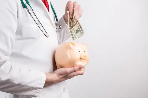 都说医生年收入百万,我一头扎进来才发现是骗局