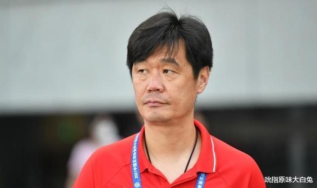 郑智|央5直播国足世预赛，球迷底线初一别输越南，郑智能否接班李霄鹏