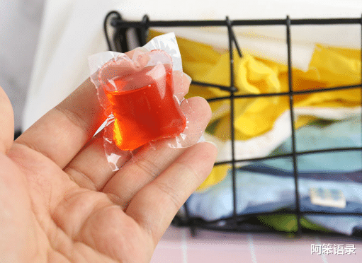 阿笨语录|洗衣服只用洗衣液?错了!教你正确做法,衣服洗得干净还香香的