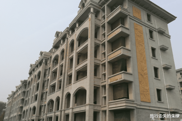 烂尾楼|位于石家庄闹市区的烂尾楼，证件齐全，但至今业主无法入住