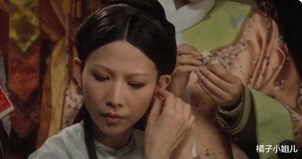 甄嬛传|甄嬛传：华妃到死都不知，为何皇后每次卸妆，都必须亲自摘耳环