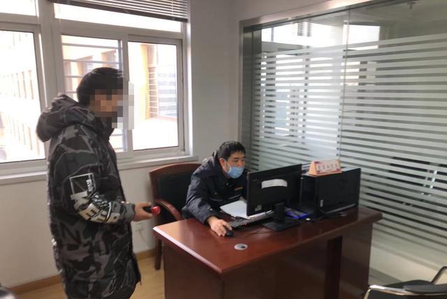 苟俊德 路面煤渣抛洒监控还原真相