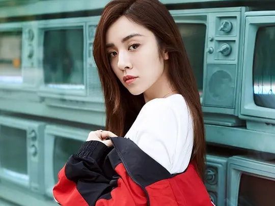 王晓晨|她被誉为“吻戏一姐”，曾一度将胡歌吻吐，更是把张嘉益嘴唇亲肿