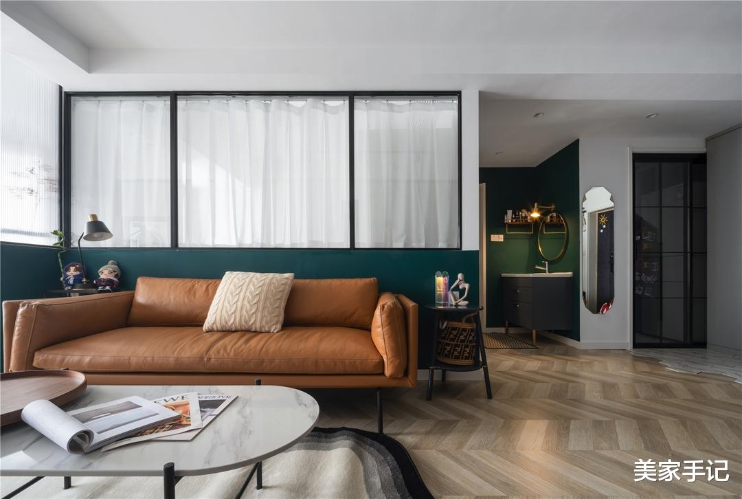 这位退休教师太有远见了,舍弃电视墙,全屋打满柜子,效果超高级!