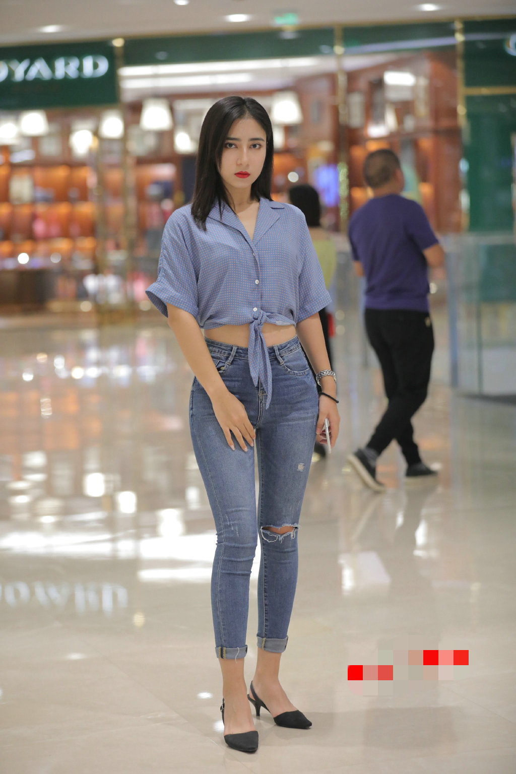 我亦飘零 街拍：五分短款穿在腿上很显腿细，让自己的身材优点得到更多的展现