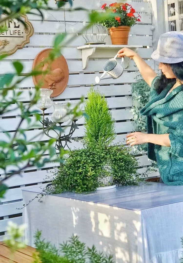 四楼80㎡荒废露台，DIY打造空中小花园，成了朋友们聚会的打卡地