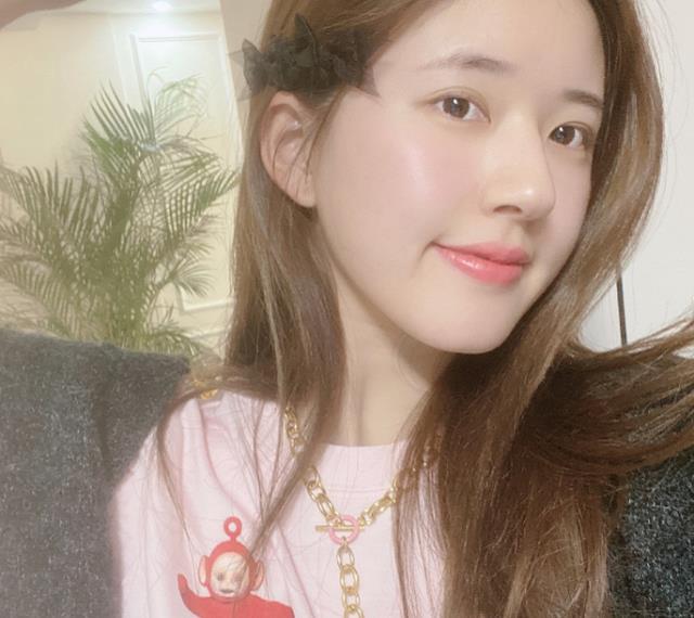 赵露思|有种美甲叫赵露思的，5个手指头画5种图案，并在一起却又莫名和谐