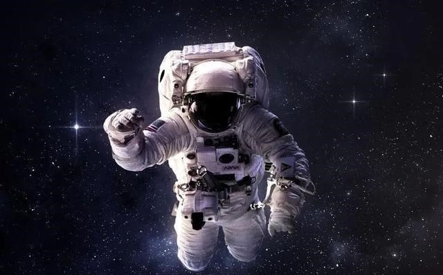 太空 航天员的宇航服价值3000多万，为什么返回时不能将其带回地球？