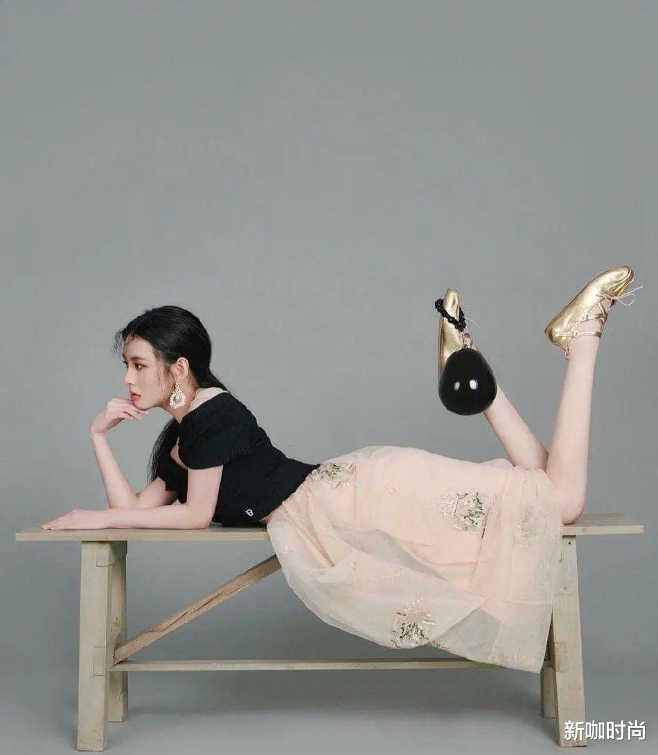 新咖时尚|邱淑贞女儿越来越美，拍大片尽显高冷气质，颜值青出于蓝胜于蓝