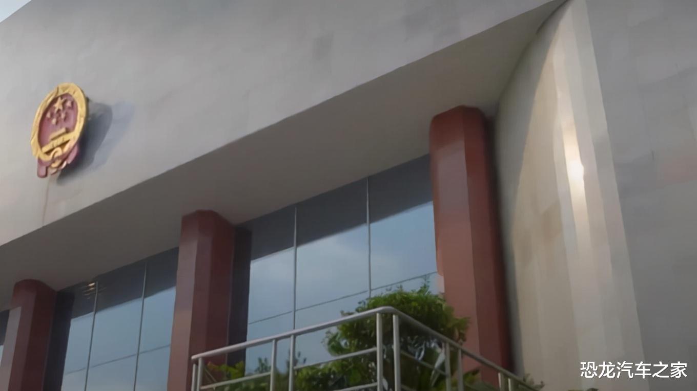  亲爹不慎驾车撞死亲儿子，夫妇索赔保险公司138万，法院判了