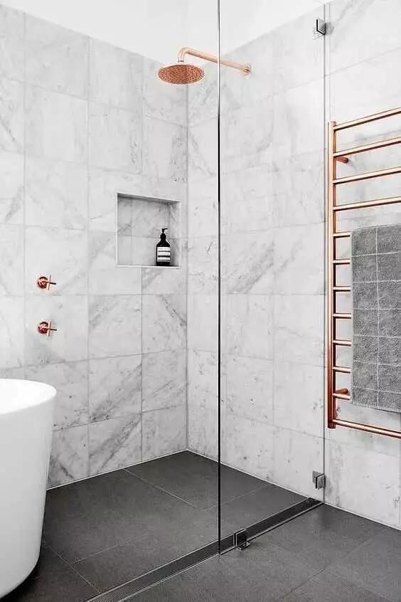 现在卫生间不流行装传统地漏了，聪明人都装这种，下水速度快10倍