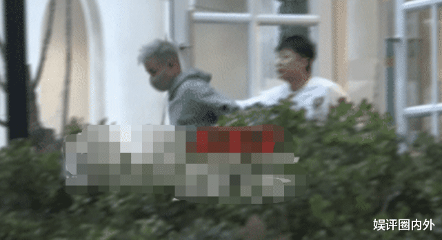 发型|文章银灰色发型吸睛，急速猛跑钻进座驾，新恋情后更时尚个性？