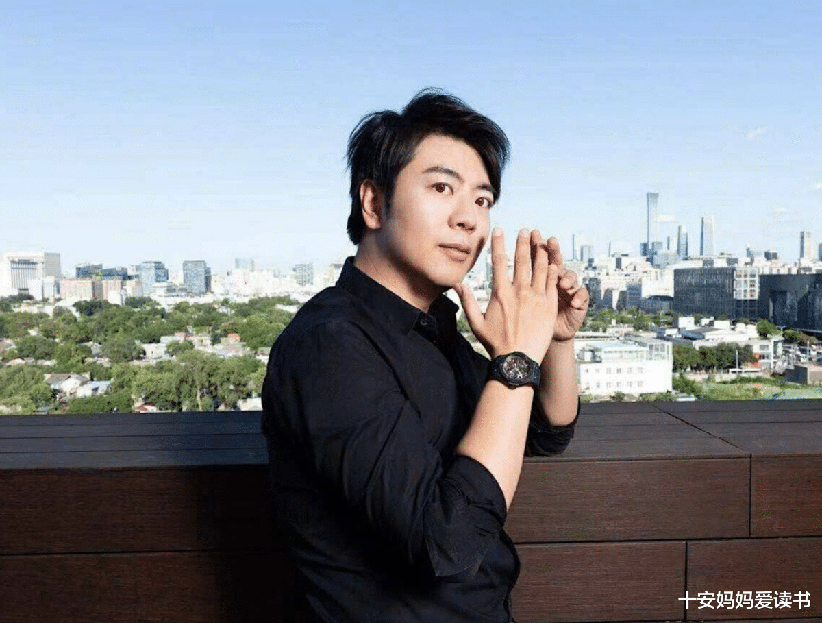 十安妈妈爱读书|董卿在节目中谈及父亲落泪:在教育道路上,别指望孩子能自己自觉