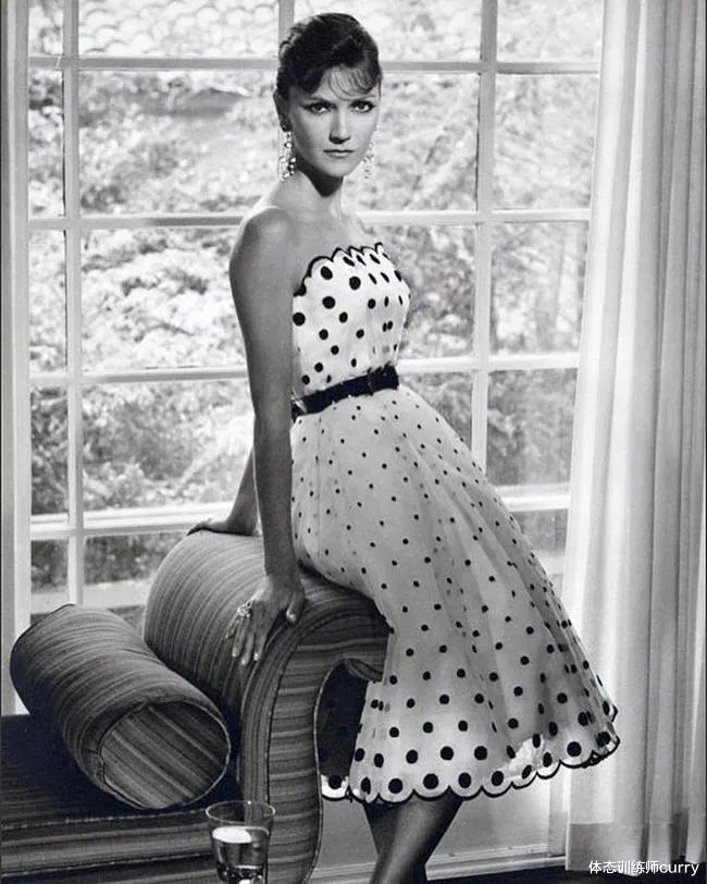 体态训练师curry|98岁活成18岁少女模样，这个女人让全世界惊艳、折服！