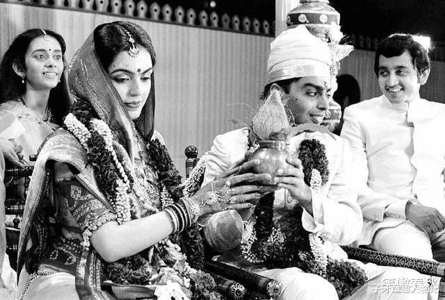 印度 印度“老佛爷”妮塔·安巴尼：生活挥霍无度，为何会被独宠35年？