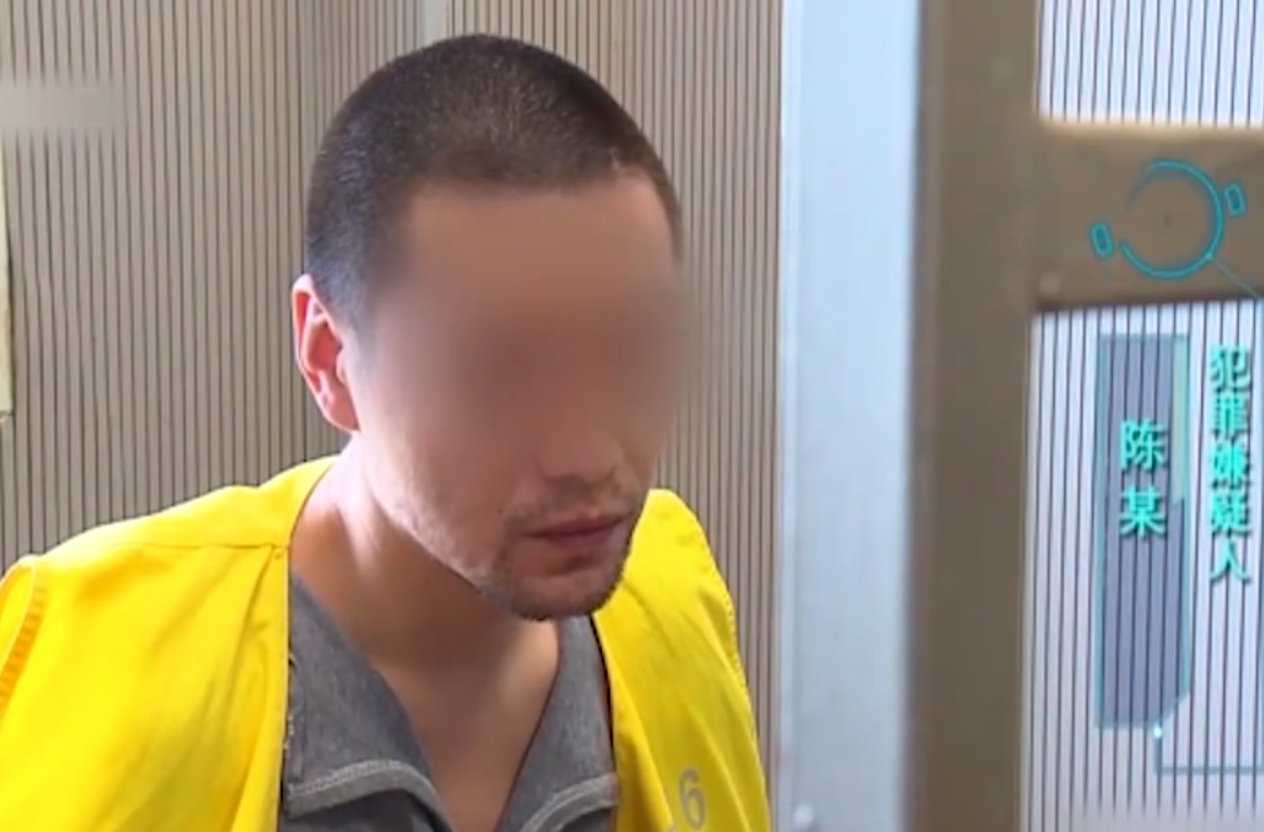 渔民 男子看妻子和好友很亲近，偷偷跑去调电梯监控，发现二人举止亲昵