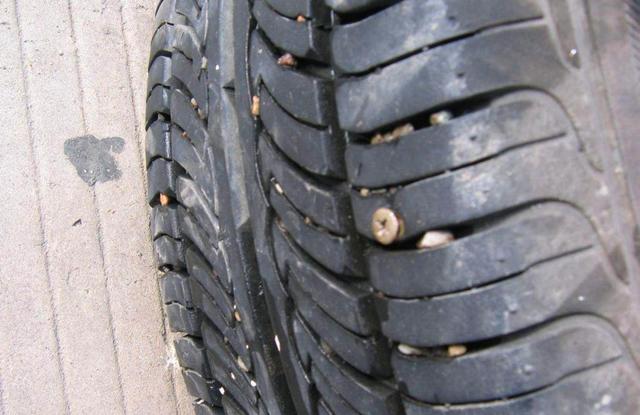 好物官|建议：跑长途别傻傻只带“手机”，汽车配上这3样车品，高级有面