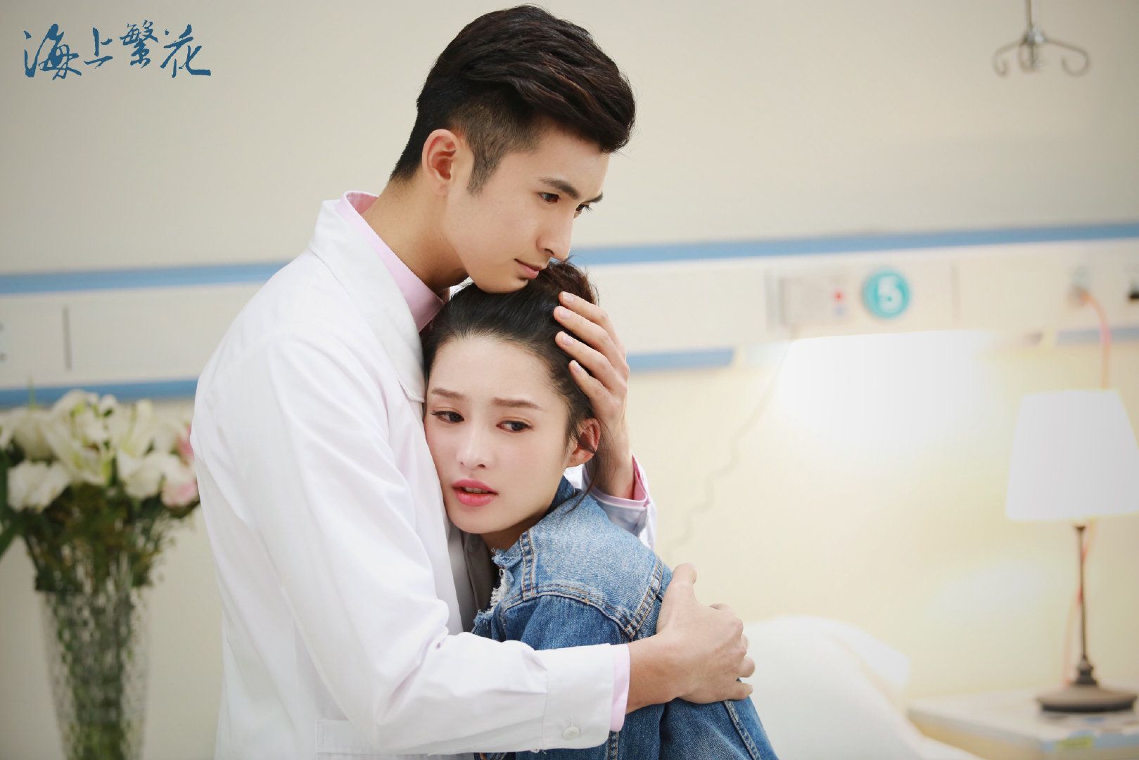 杨幂|杨幂旗下又出一位红人，六年前站在李易峰旁边，我就对他圈粉了