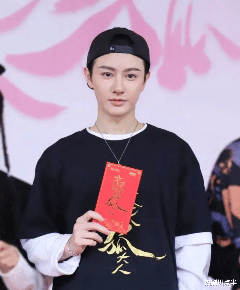 华晨宇|?都说帅却越看越怪的男星！瘪嘴斗鸡眼鞋拔子脸，王凯华晨宇都在列