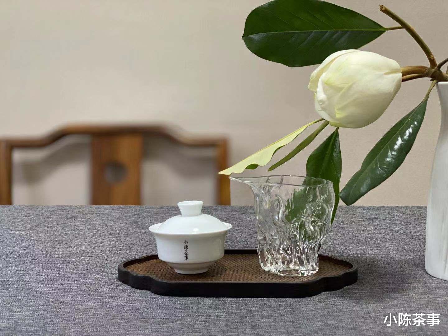 茶具|顶级白茶该怎么冲泡？盖碗、玻璃杯、紫砂壶，好茶还是得靠它帮衬