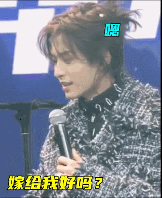 广电总局|张哲瀚疑似求婚成功，女方肤白貌美大长腿，五年前曾被拍戴情侣帽