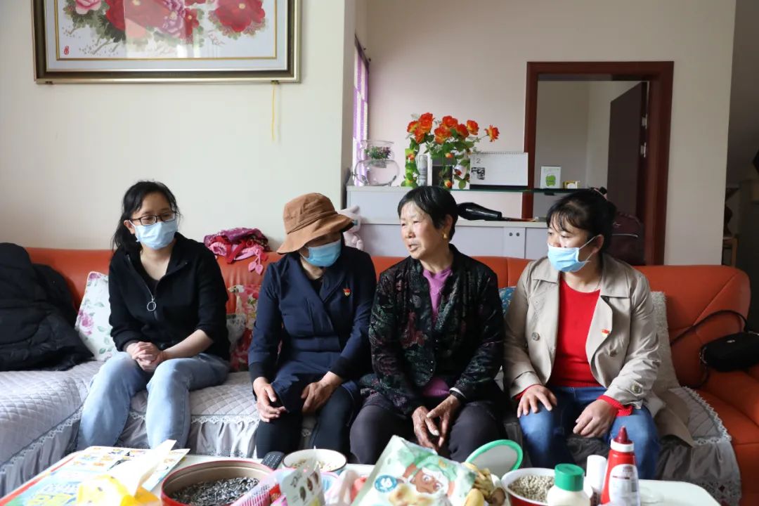 玉龙快报 县医院慰问支援瑞丽职工家属